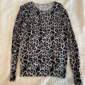 Eight18 sweater size M